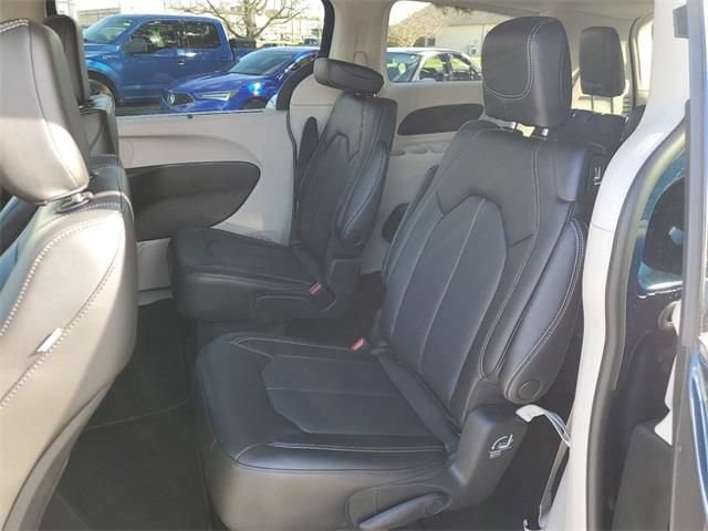 New 2023 Chrysler Pacifica Touring-L FWD image 9