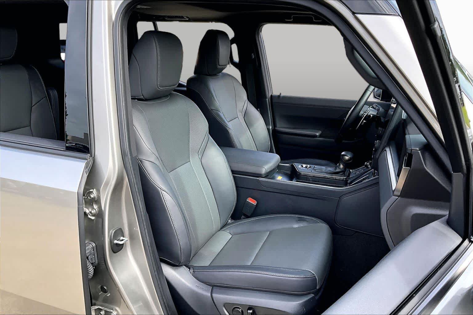 Used 2025 Lexus GX 550 w/ Accessory Package (2T) AWD/4WD image 8
