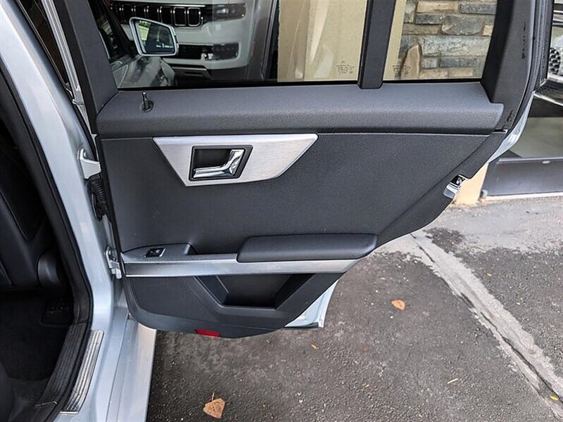 Used 2010 Mercedes-Benz GLK 350 4MATIC image 28