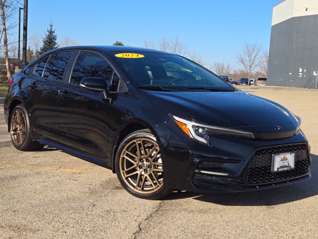 Used 2024 Toyota Corolla SE Nightshade image 4
