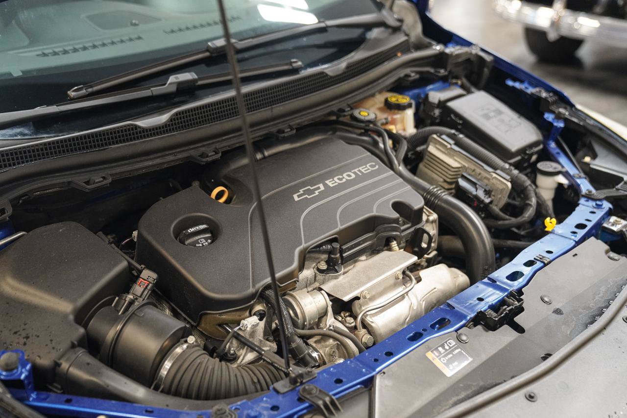 Used 2017 Chevrolet Cruze LT FWD image 32