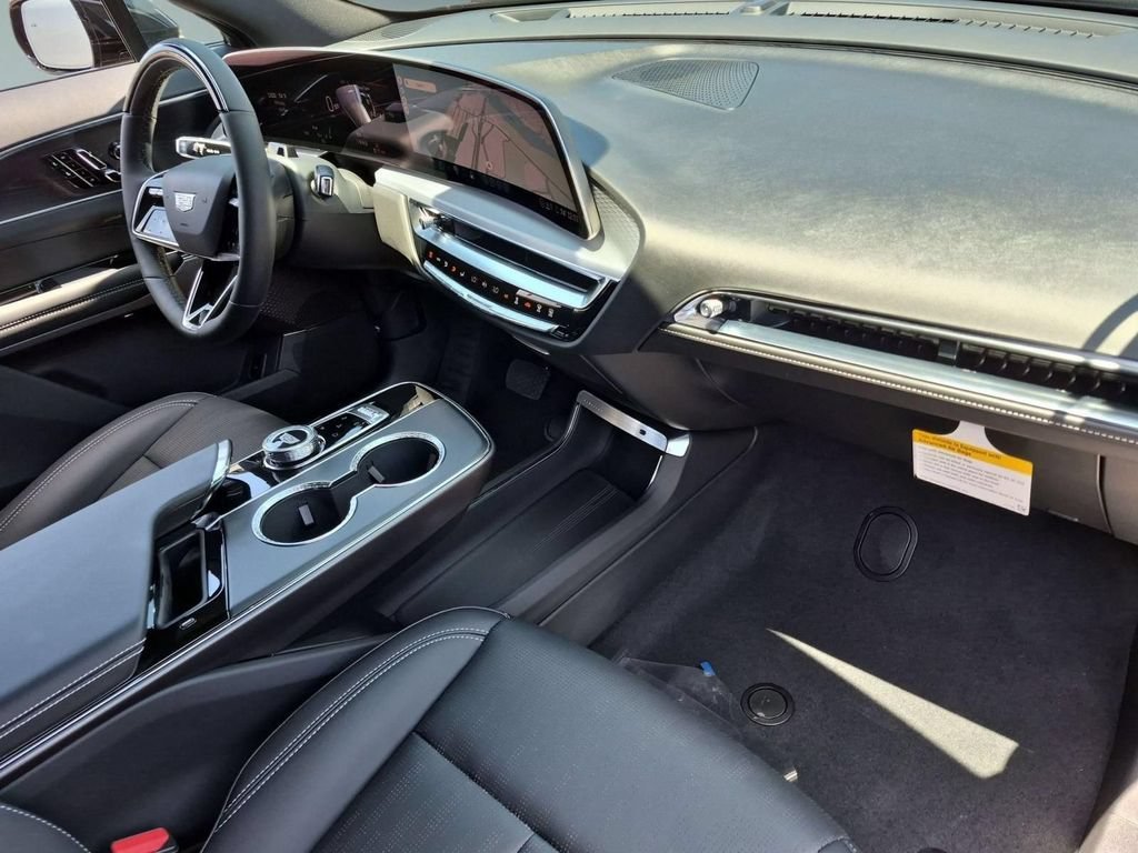 New 2026 Cadillac Lyriq Luxury AWD/4WD image 28