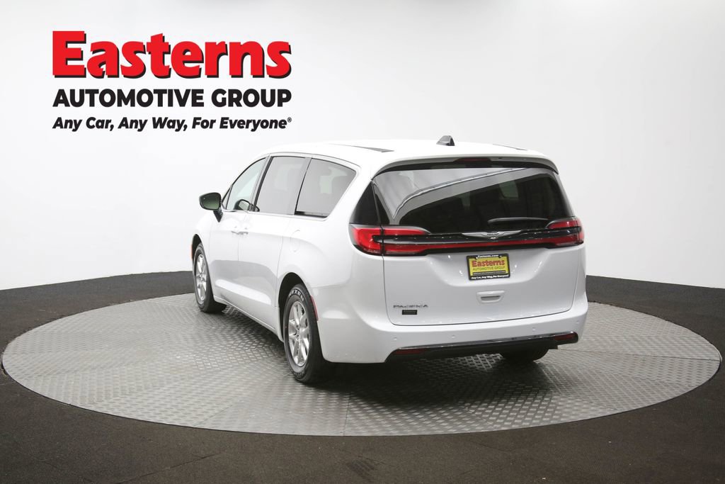 Used 2024 Chrysler Pacifica Touring-L image 64