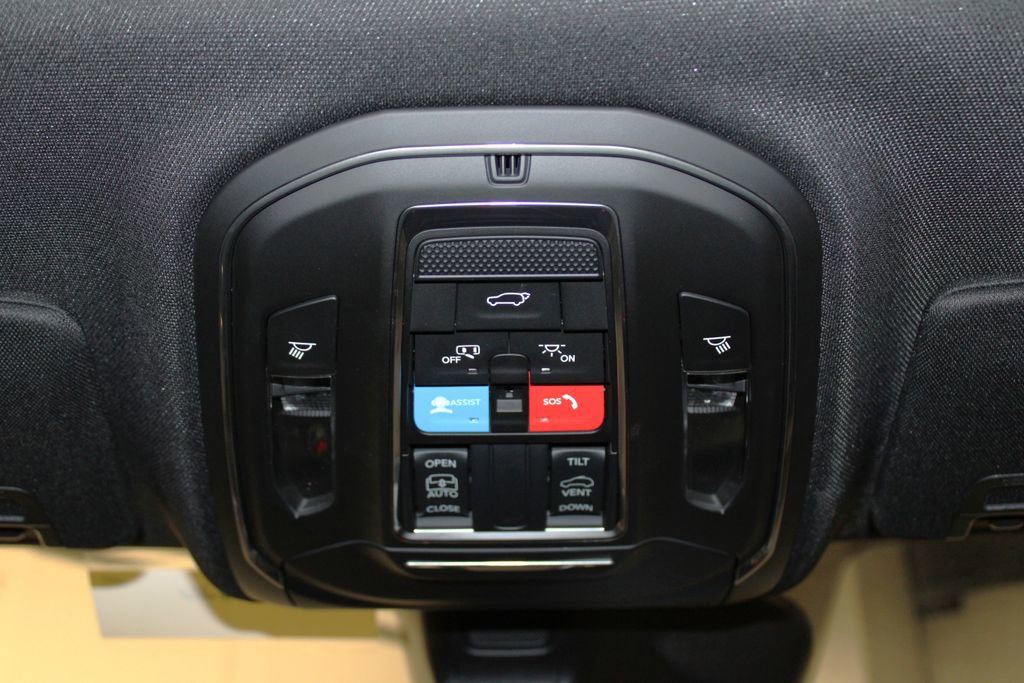 New 2025 Jeep Grand Cherokee Altitude image 23