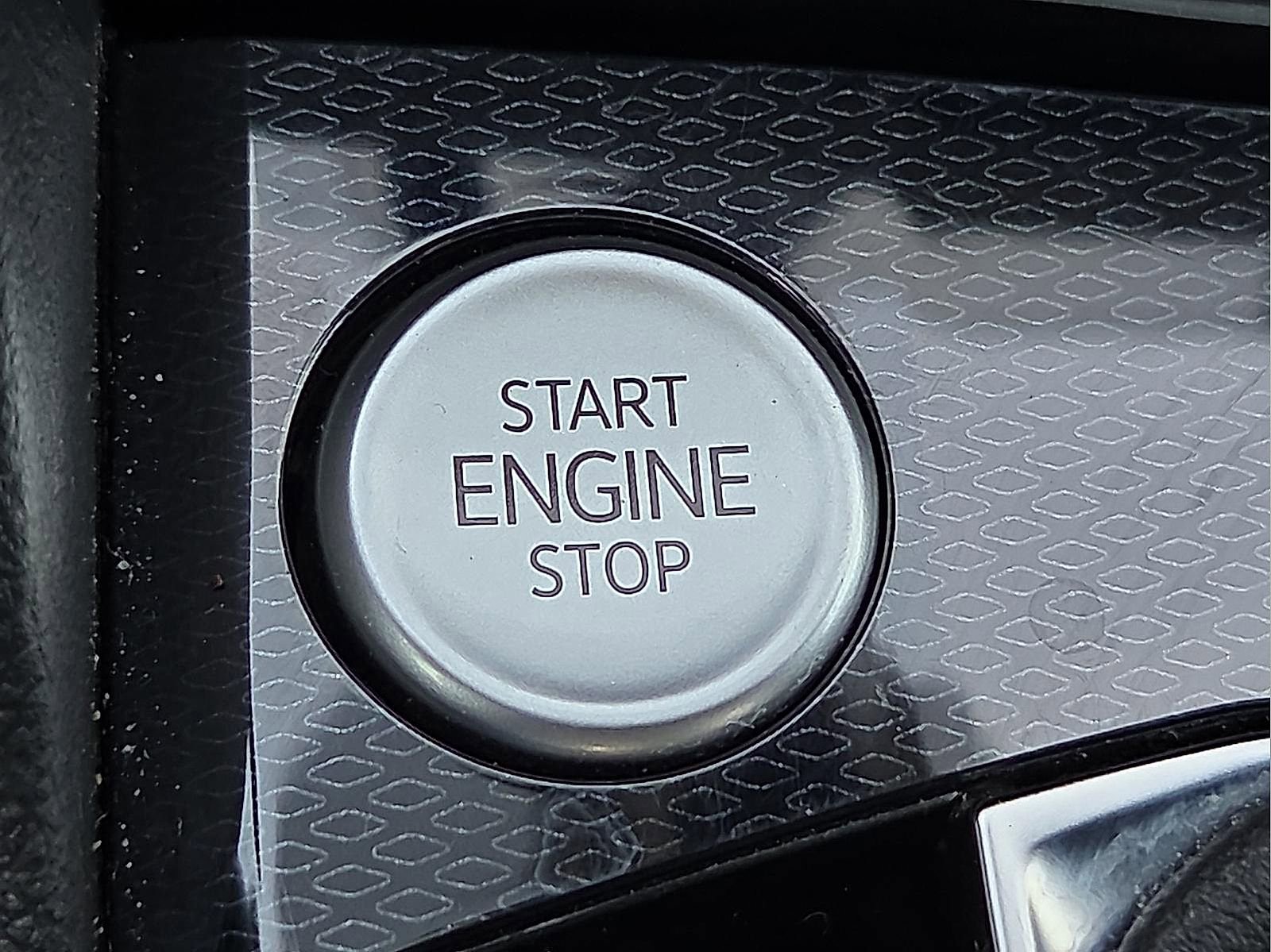 Used 2025 Volkswagen Taos SE image 16