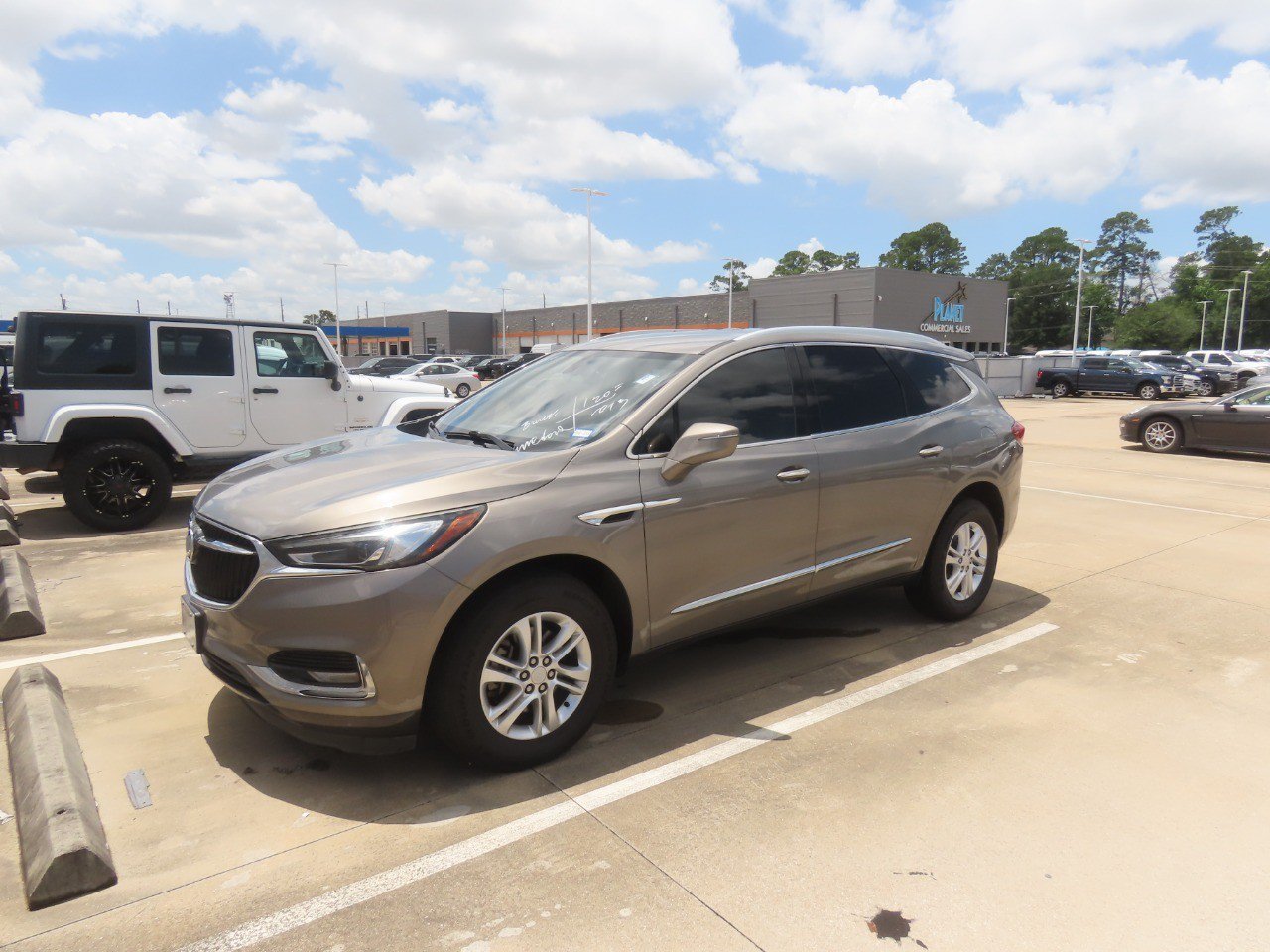 Used 2019 Buick Enclave Essence AWD/4WD image 2