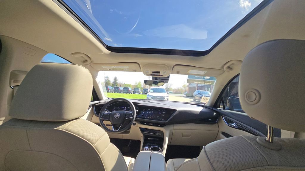 Used 2023 Buick Envision Avenir image 11