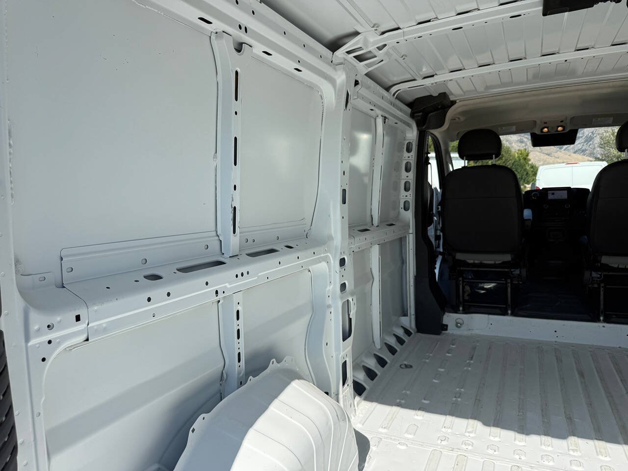 Used 2025 RAM ProMaster 2500 w/ Convenience Group FWD image 21
