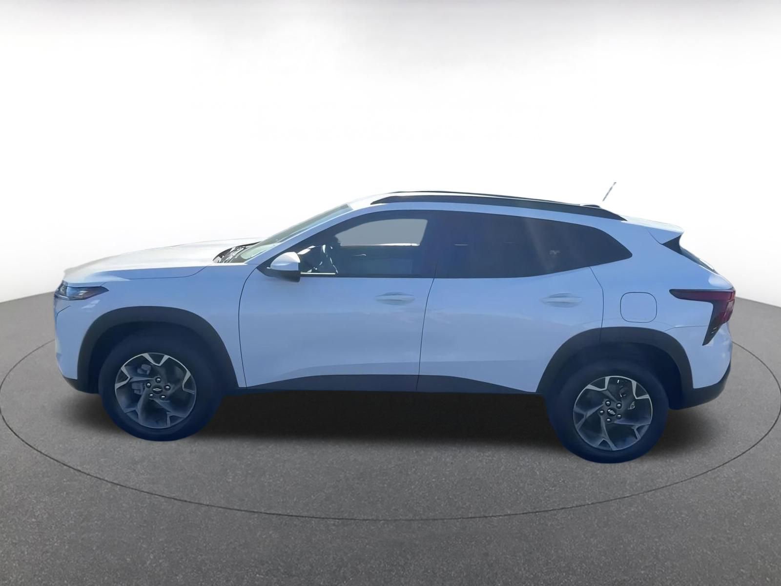 Used 2025 Chevrolet Trax LT image 9