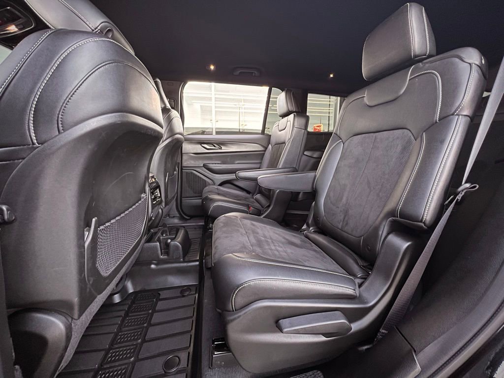 Used 2023 Jeep Grand Cherokee L Laredo image 23