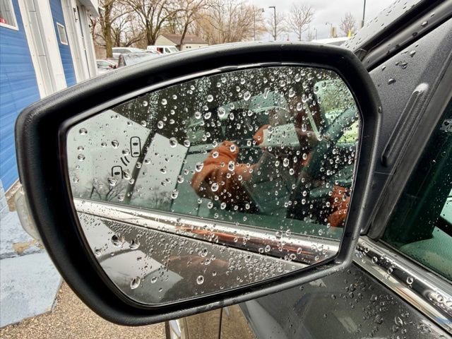 Used 2017 Ford Escape Titanium image 10
