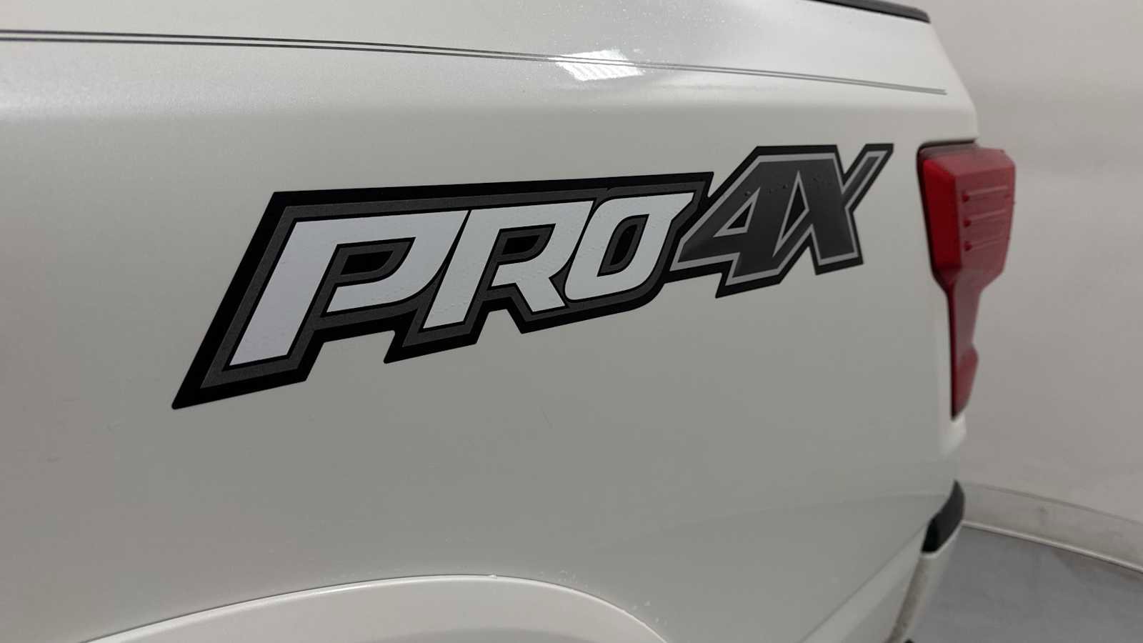 Used 2017 Nissan Titan PRO-4X image 27