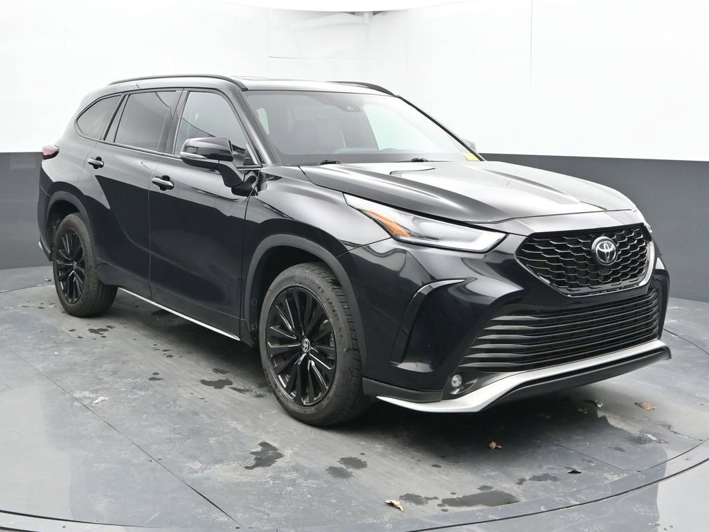 Used 2025 Toyota Highlander XSE image 3
