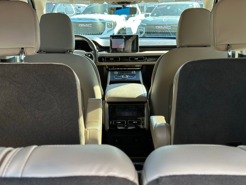 Used 2023 Lincoln Aviator Reserve w/ Elements Package Plus image 9