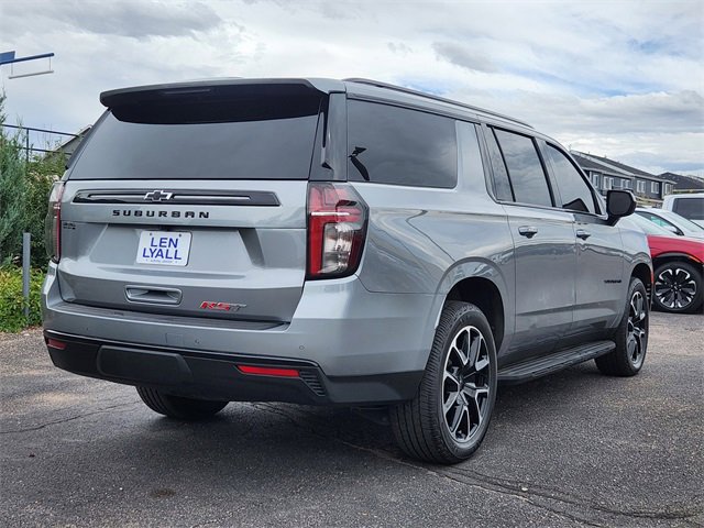 Used 2023 Chevrolet Suburban RST image 3