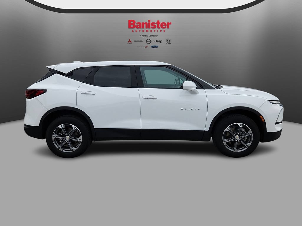 Used 2025 Chevrolet Blazer LT AWD/4WD image 7