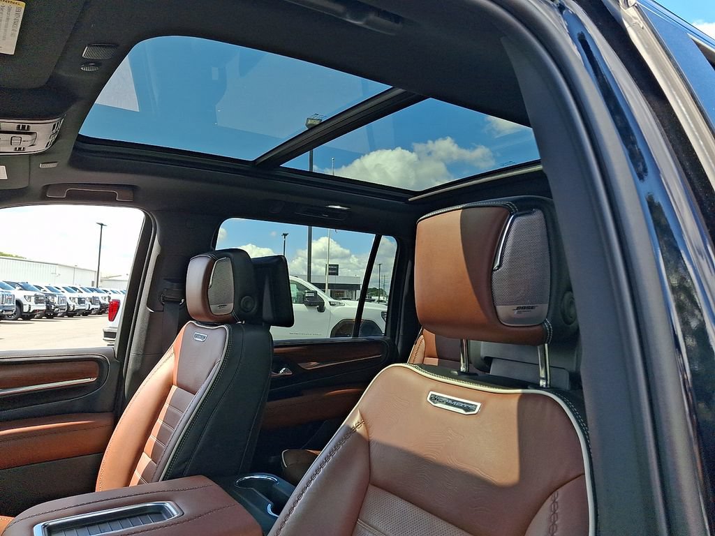 Used 2023 GMC Yukon XL Denali Ultimate AWD/4WD image 13