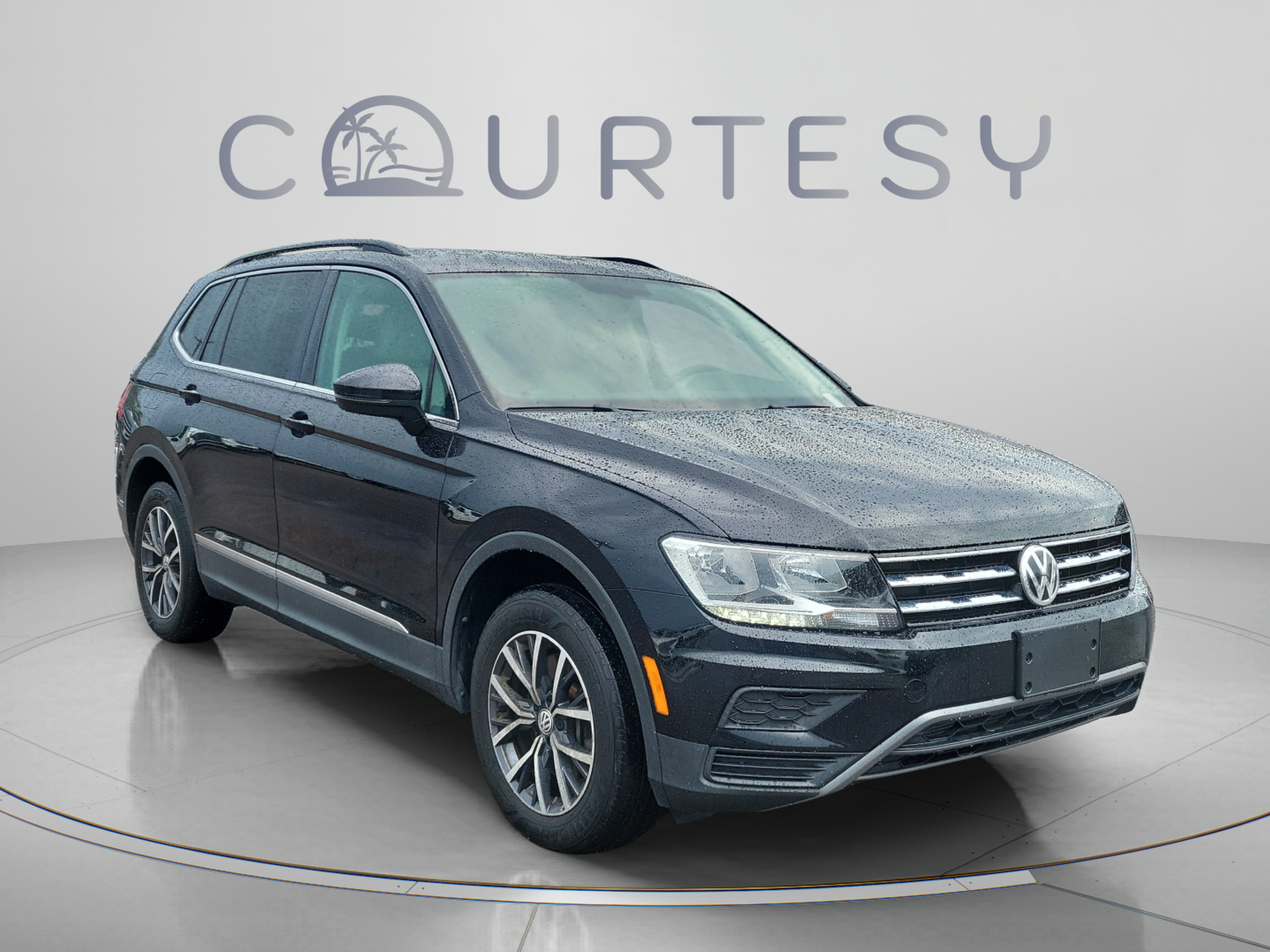 Used 2020 Volkswagen Tiguan SE w/ Panoramic Sunroof Package FWD image 4