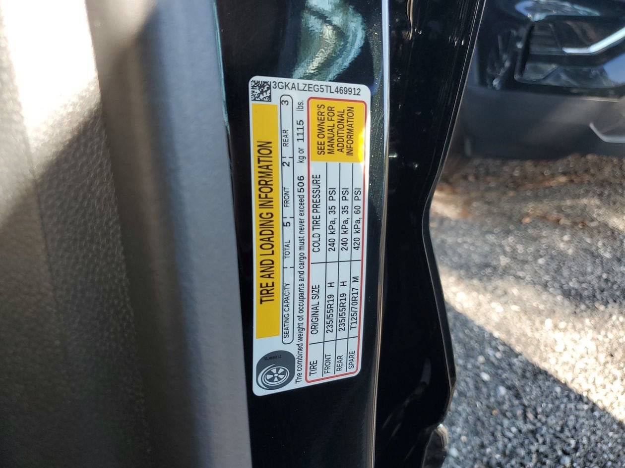 New 2026 GMC Terrain Denali w/ LPO, Black Badging Package AWD/4WD image 31