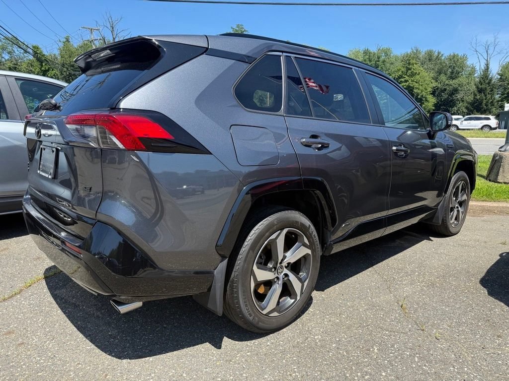 Used 2021 Toyota RAV4 SE w/ Weather & Moonroof Package AWD/4WD image 9