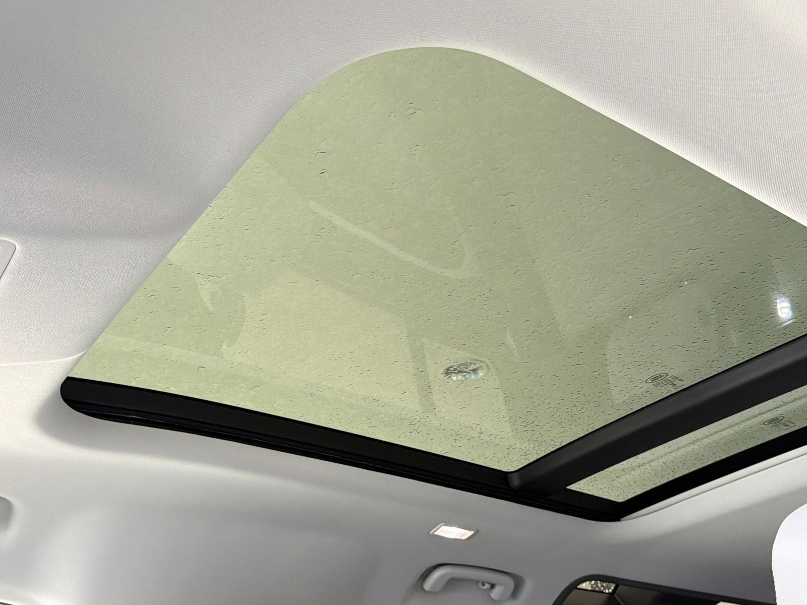 New 2026 Land Rover Defender 110 X-Dynamic SE image 15