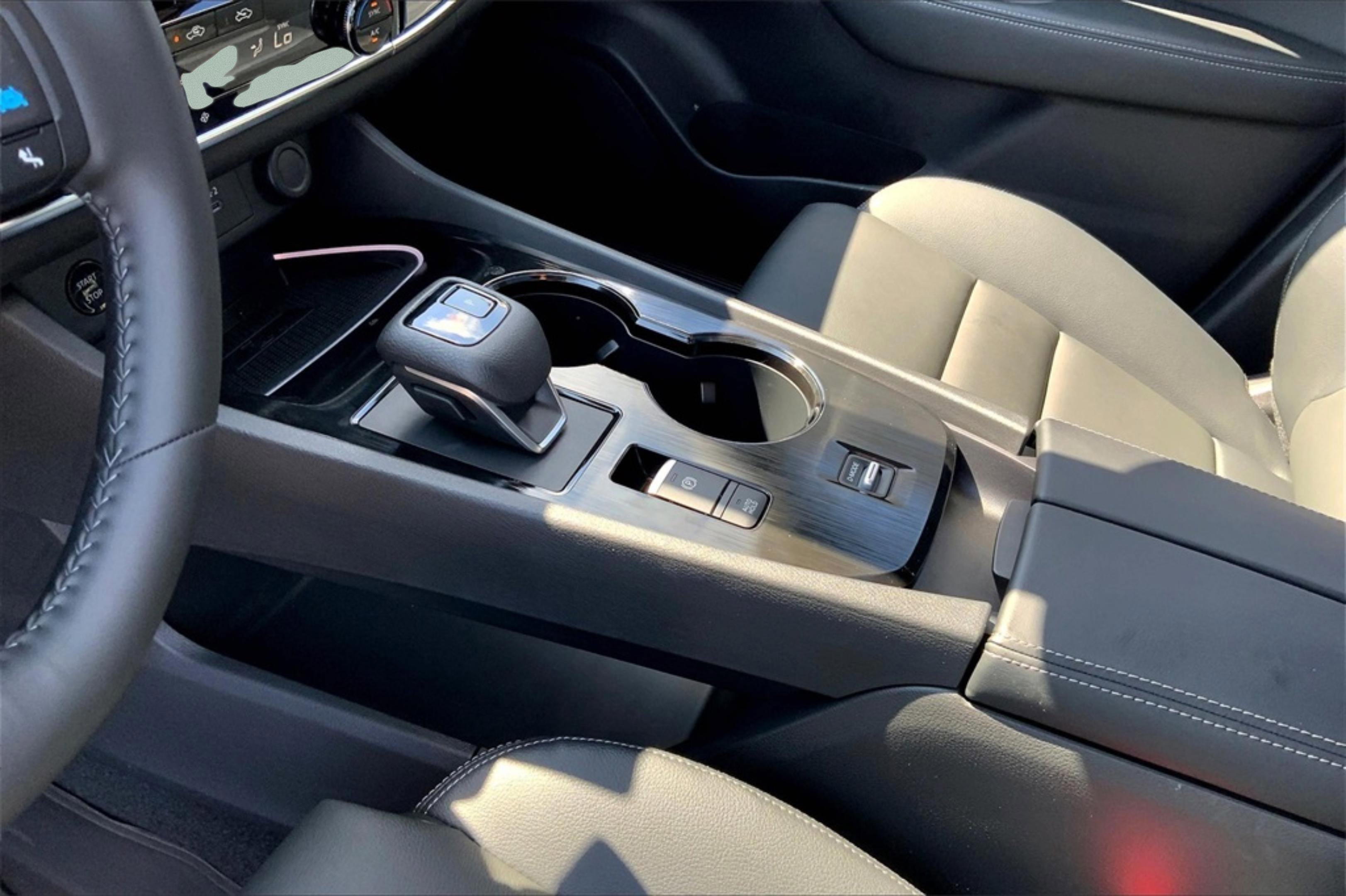 New 2025 Nissan Rogue SL w/ Tech Package image 9