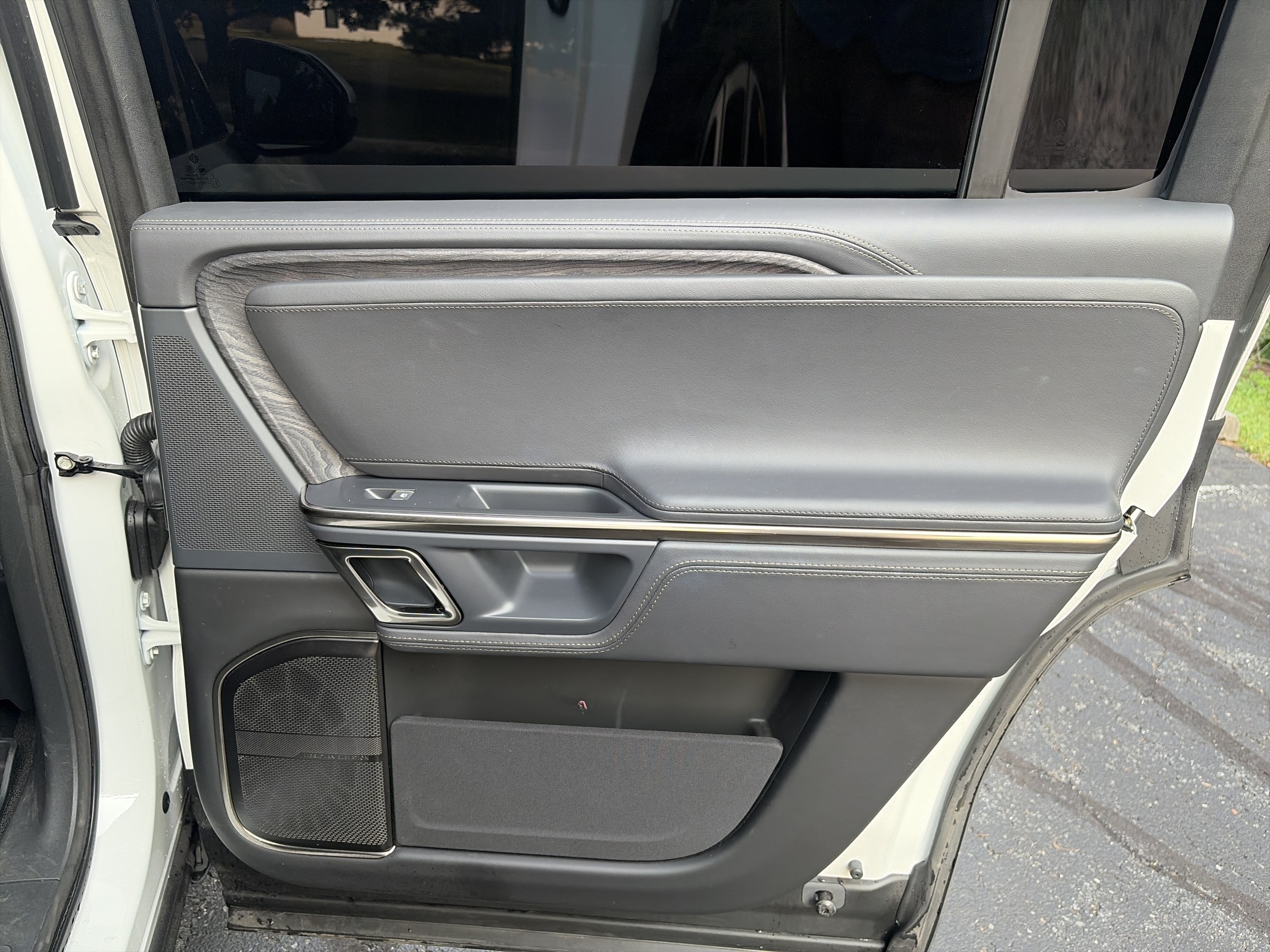 Used 2022 Rivian R1S Launch Edition AWD/4WD image 40