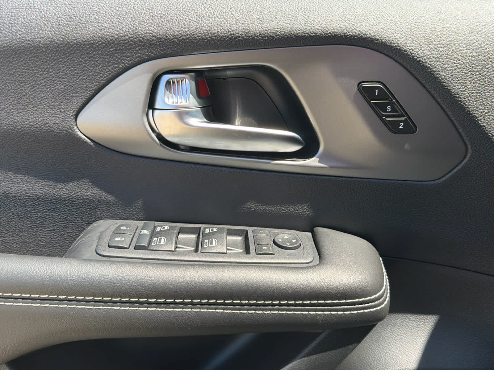 New 2027 Chrysler Pacifica Select FWD image 17