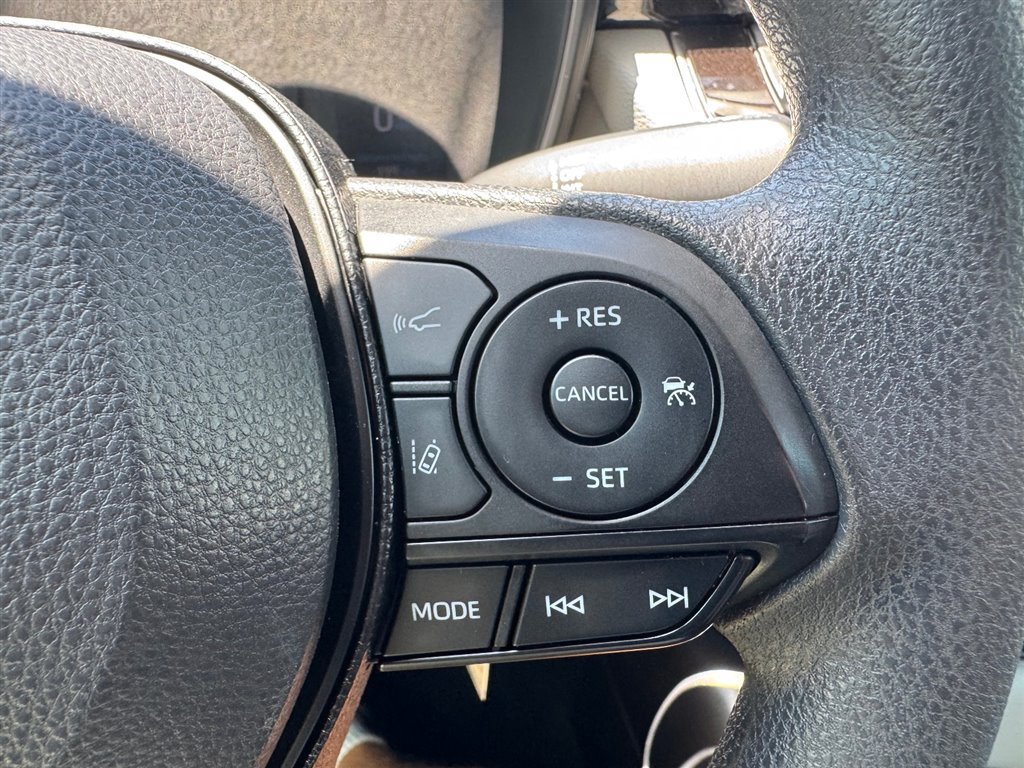 Used 2020 Toyota Corolla L FWD image 12