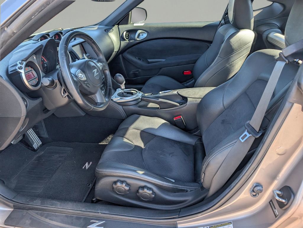 Used 2009 Nissan 370Z Touring image 13