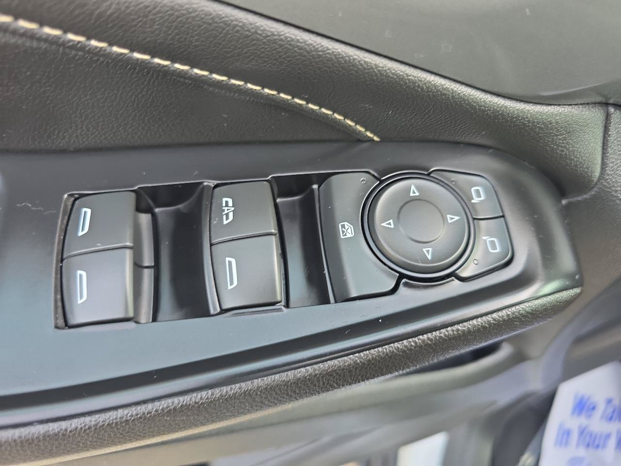Used 2023 Chevrolet Traverse LT FWD image 23