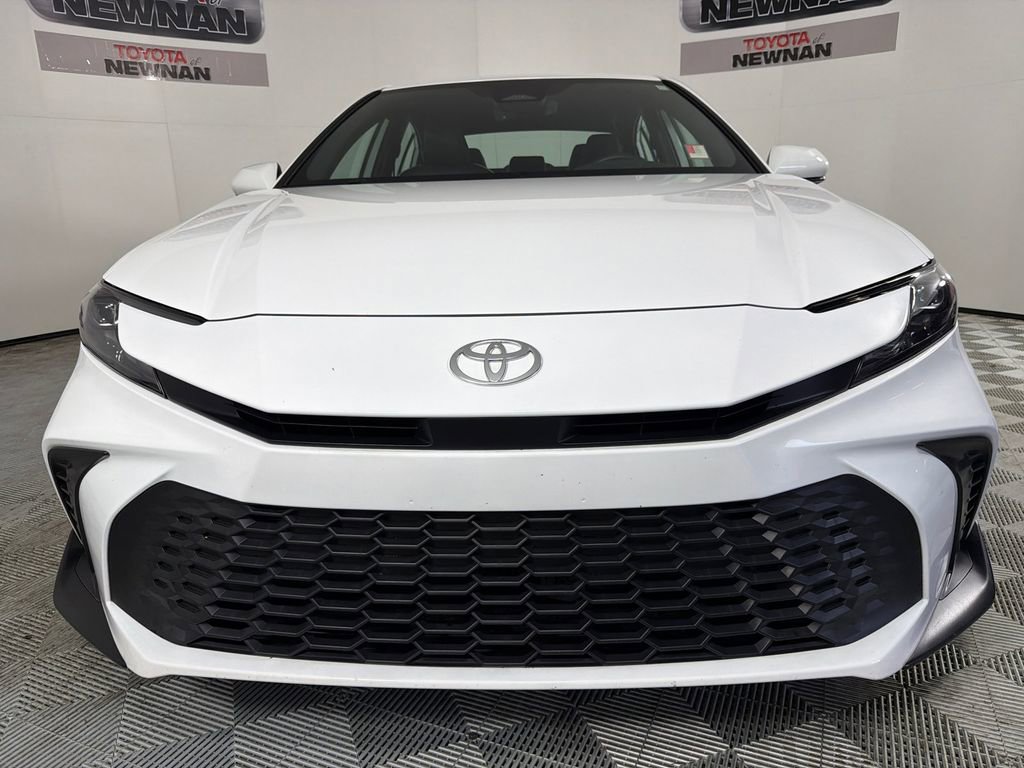 Used 2025 Toyota Camry SE w/ Convenience Package image 8