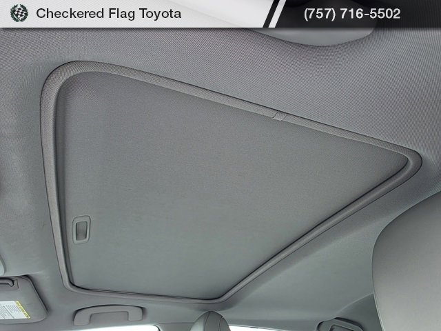 Used 2023 Toyota Camry SE w/ Cold Weather Package image 9