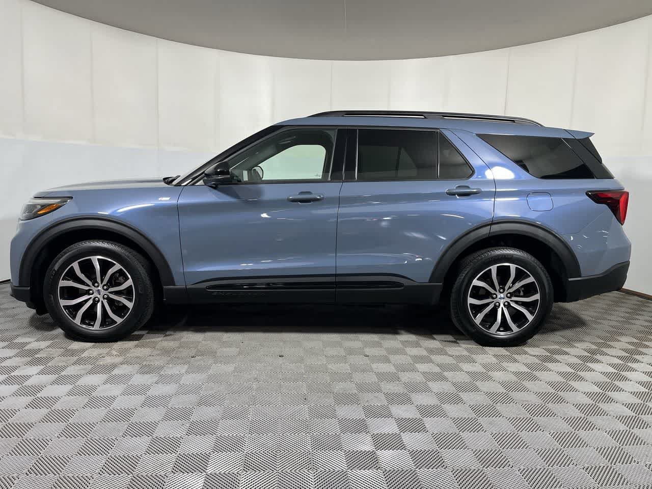 Used 2025 Ford Explorer ST-Line AWD/4WD image 5
