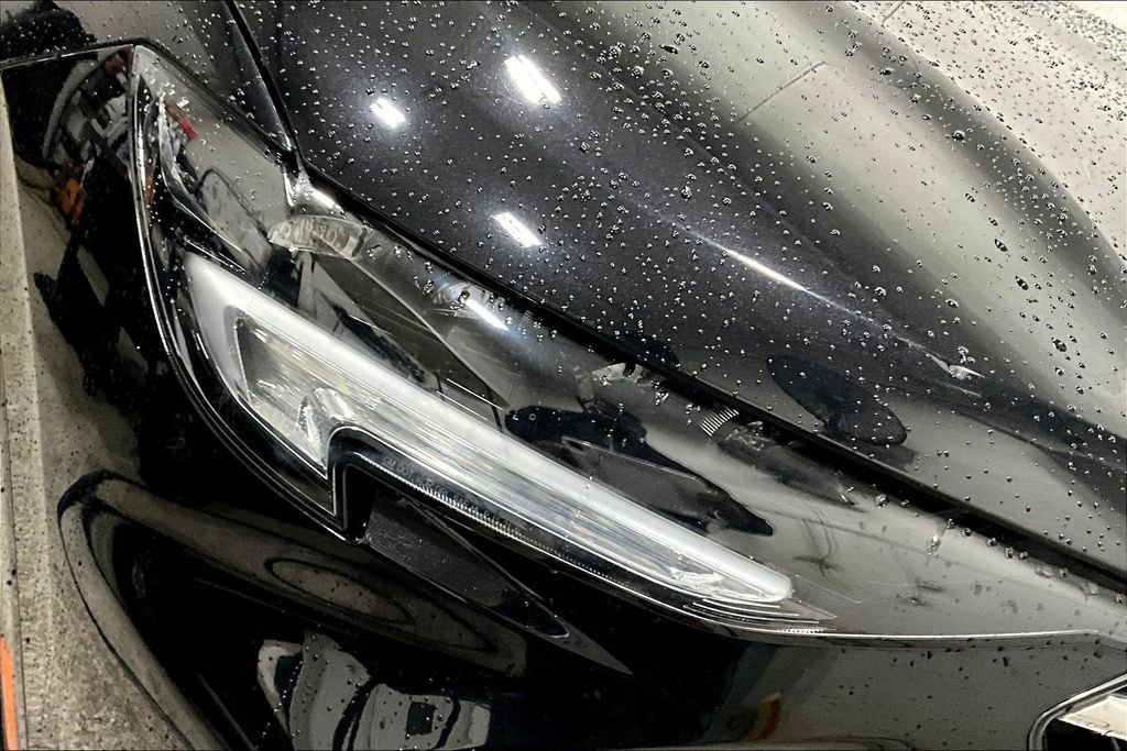 Used 2022 Buick Envision Essence w/ Sport Touring Package AWD/4WD image 30