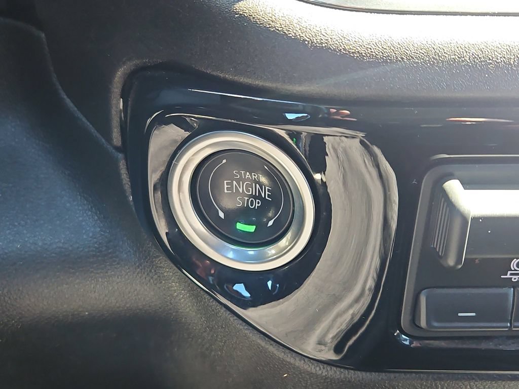 Certified 2025 GMC Sierra 1500 SLT AWD/4WD image 24