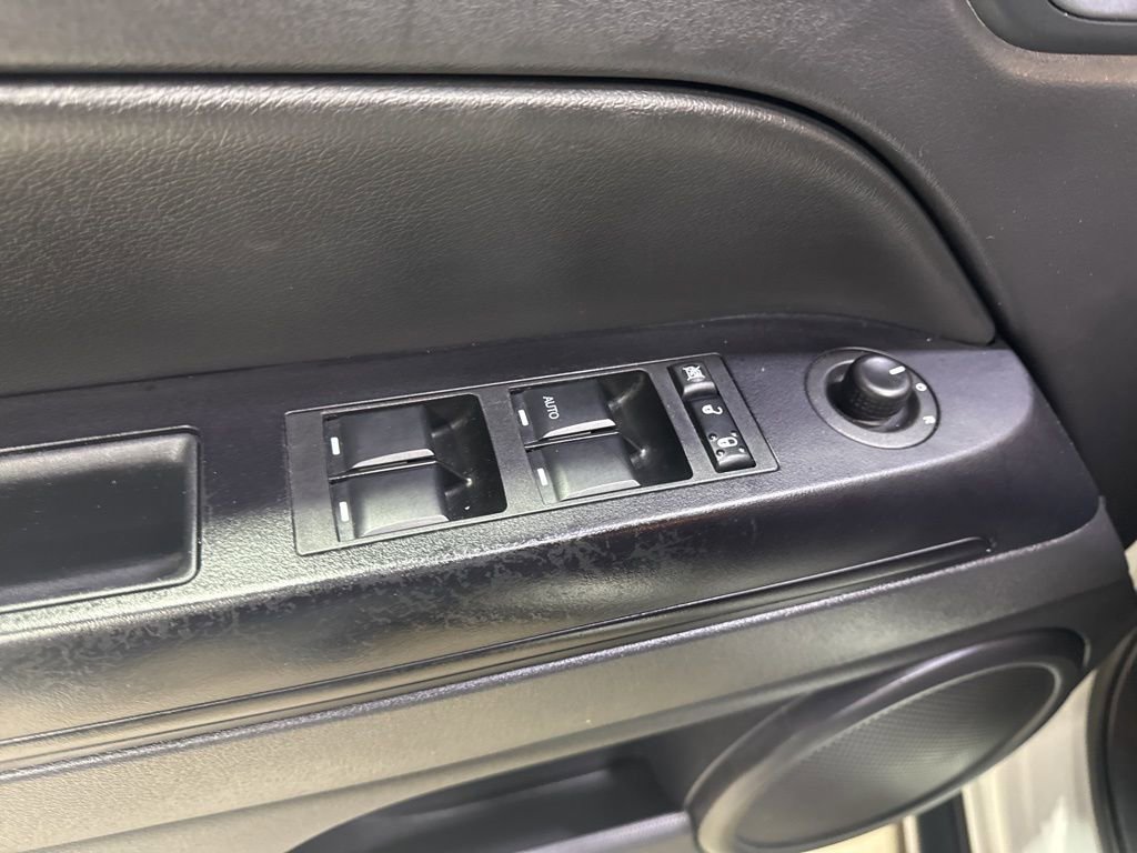 Used 2015 Jeep Patriot High Altitude image 24