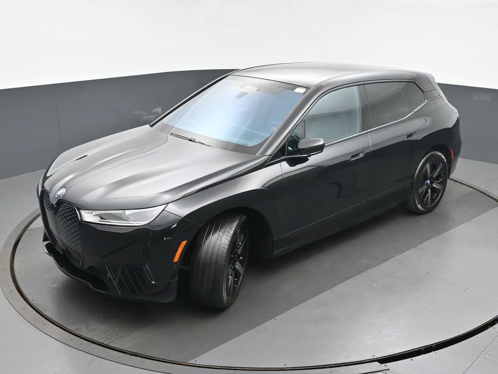 Used 2023 BMW iX xDrive50 w/ Sport Package AWD/4WD image 32