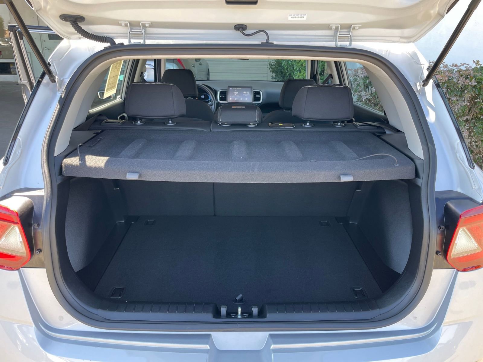 Used 2025 Hyundai Venue SEL image 32