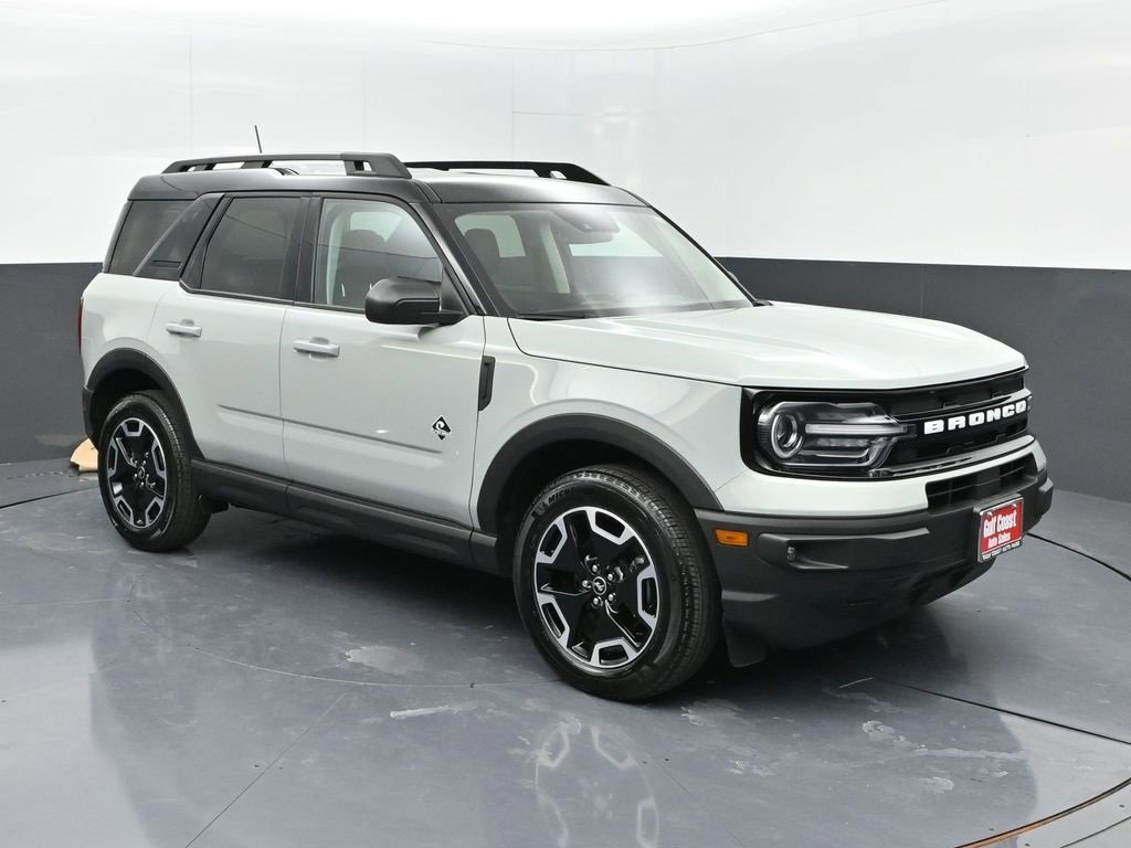 Used 2024 Ford Bronco Sport Outer Banks w/ Tech Package image 2