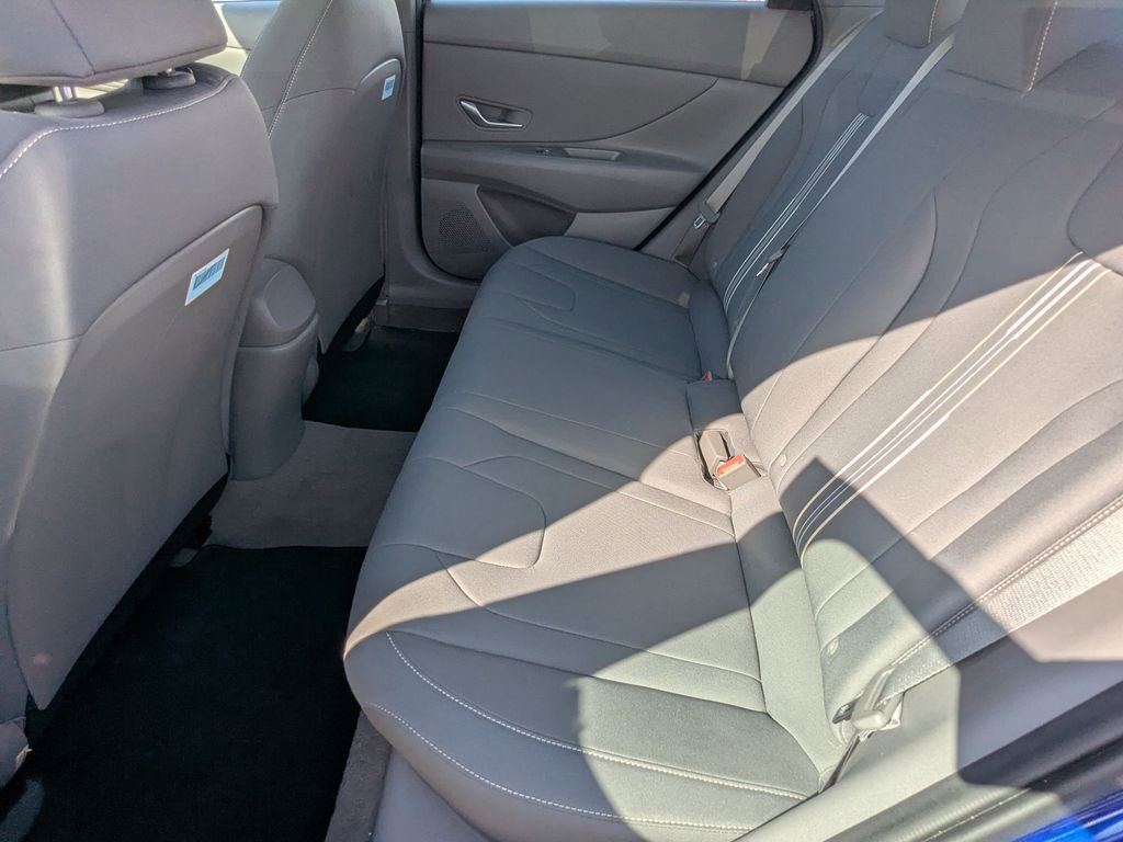 Used 2023 Hyundai Elantra SEL w/ Convenience Package image 18