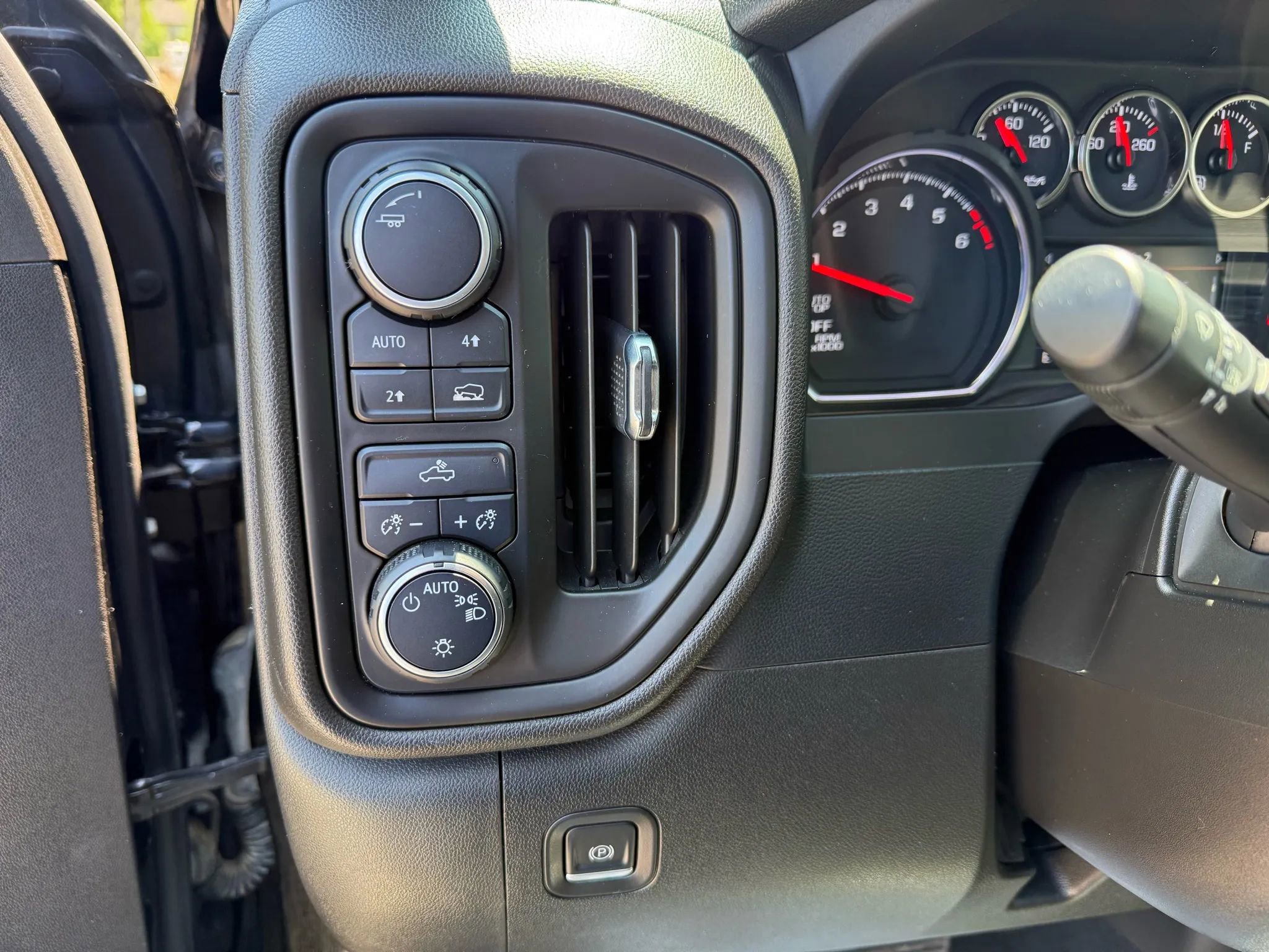 Used 2022 Chevrolet Silverado 1500 Custom w/ Safety Confidence Package image 30