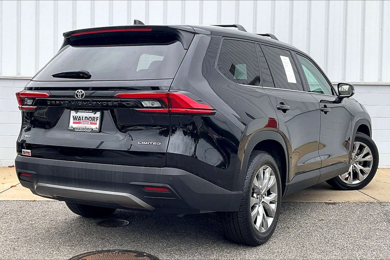 Used 2024 Toyota Grand Highlander AWD image 17