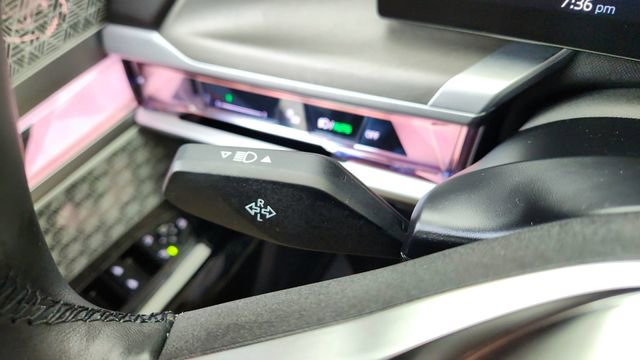 Used 2023 BMW i7 xDrive60 image 42