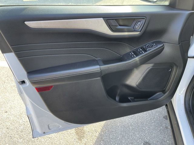 Used 2022 Ford Escape SE w/ Cold Weather Package image 12