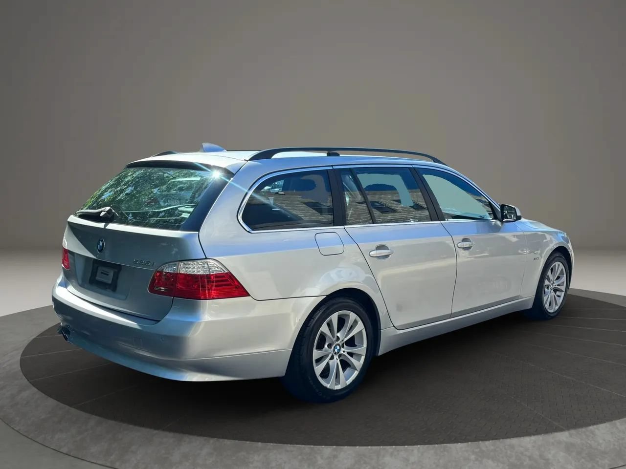 Used 2010 BMW 535i xDrive Wagon AWD/4WD image 5