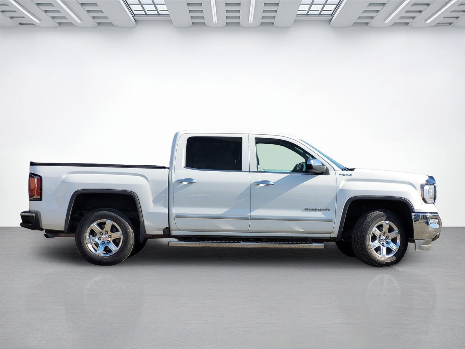 Used 2018 GMC Sierra 1500 SLT image 3