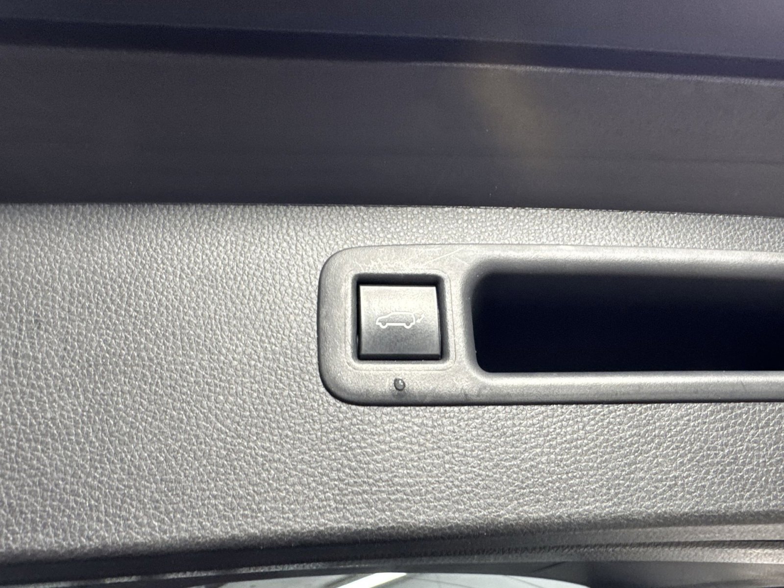 Used 2023 Toyota Highlander LE image 31