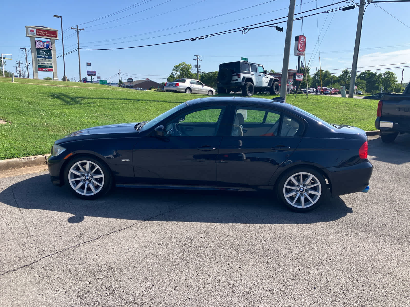 Used 2010 BMW 328i Sedan RWD image 4