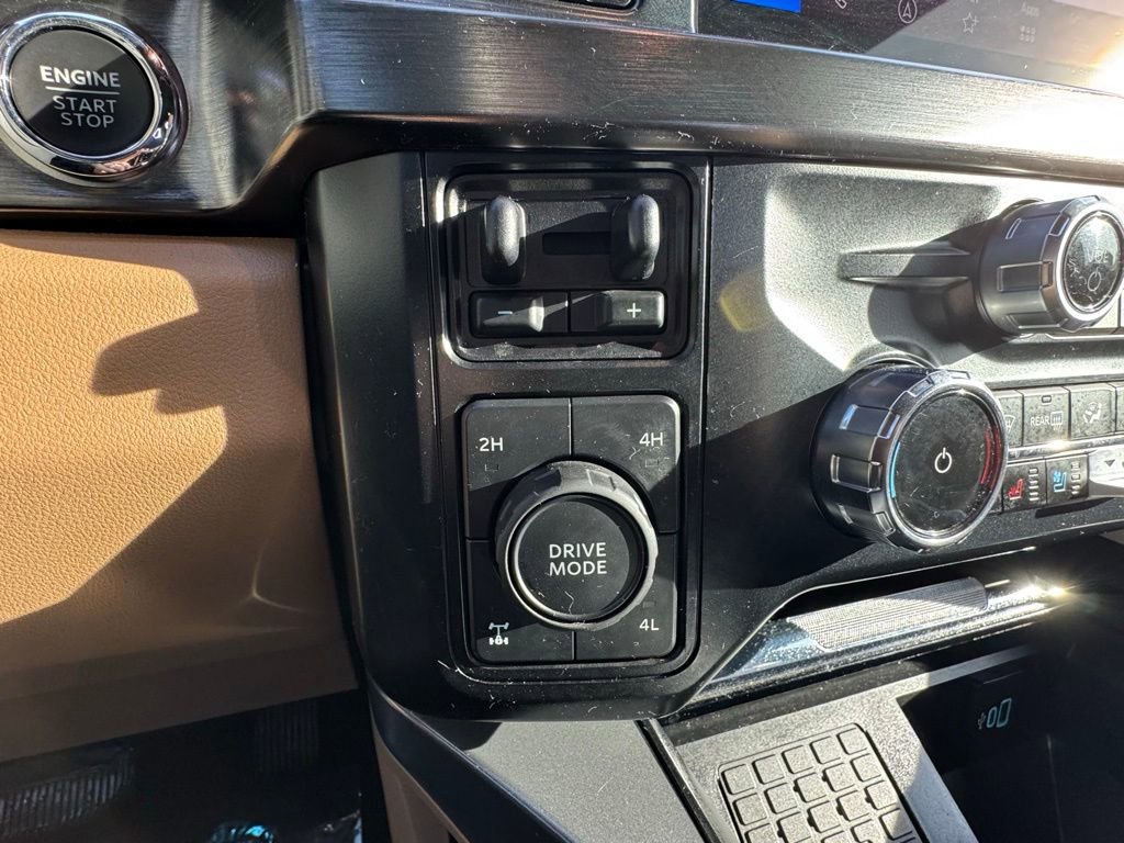 Used 2024 Ford F350 Lariat w/ Sport Appearance Package image 33